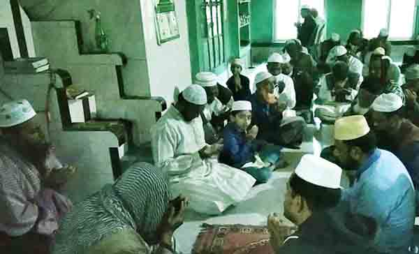 Khanjahan Ali Thana Awami League leader Gazi Monir Uzzaman prayed for forgiveness