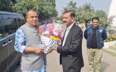 Member of Parliament for Cox’s Bazar-2 Ashek Ullah Rafique congratulated the freedom fighter MP Ravi on his arrival in Satkhira.