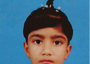 আশাশুনিতে নির্বাচনী লিফলেট নিতে গিয়ে ভ্যান চাপায় শিশু নিহত