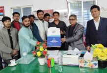 সরকারি খান বাহাদুর আহসানউল্লাহ কলেজের অধ্যক্ষকে ছাত্রশিবিরের নববর্ষের প্রকাশনা উপহার