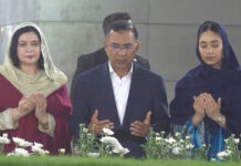 বাবা-মায়ের কবর জিয়ারত করলেন প্রধানমন্ত্রী তারেক রহমান