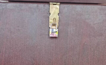 ডুমুরিয়ায় এমপি লবি’র ব্যতিক্রমী উদ্যোগ, পরিষদ কার্যালয়ে স্থাপন করেছেন অভিযোগ বক্স