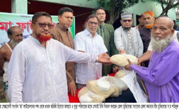 সাতক্ষীরায় ঈদের খুশি ভাগাভাগি করে নিতে‘মা’ ফাউন্ডেশনের পক্ষ থেকে অসহায় ও দুস্থ্য পরিবারের মাঝে সেমাই চিনি বিতরণ