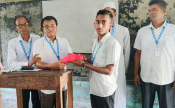 খাজরায় স্কুল শিক্ষককে বিদায় সংবর্ধনা
