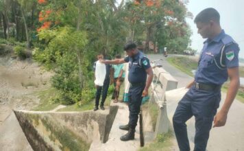 দেবহাটায় পুলিশের অভিযানে আটক ভারতীয় রেনু খালে অবমুক্ত