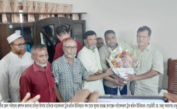 সাতক্ষীরা জেলা পরিষদের প্রশাসক জননেতা হাবিবুল ইসলাম হাবিবকে জেলা জিয়া পরিষদের পক্ষ থেকে ফুলের শুভেচ্ছা