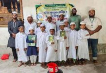 দেবহাটায় ম্যান ফর ম্যান ফাউন্ডেশনের উদ্যোগে মাদ্রাসায় কুরআন শরীফ ও শিক্ষা উপকরণ বিতরণ
