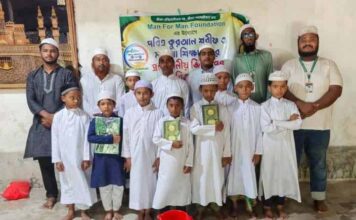 দেবহাটায় ম্যান ফর ম্যান ফাউন্ডেশনের উদ্যোগে মাদ্রাসায় কুরআন শরীফ ও শিক্ষা উপকরণ বিতরণ