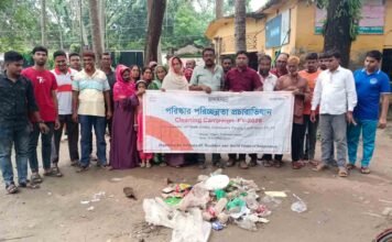 দেবহাটার বিভিন্ন বাজার ও একাধিক স্থানে পরিষ্কার পরিচ্ছন্নতা প্রচারাভিযান অনুষ্ঠিত