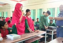 দেবহাটার টাউনশ্রীপুর শরচ্চন্দ্র হাইস্কুলে শিক্ষার্থীদের সামাজিক সচেতনতাবোধে ওসি শাহীন’র মতবিনিময়