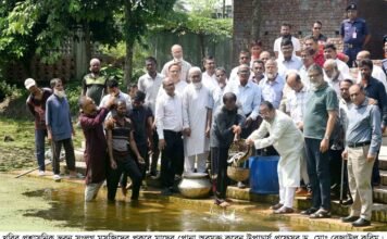 খুলনা বিশ্ববিদ্যালয় জলাশয়ে মাছের পোনা অবমুক্তকরণ